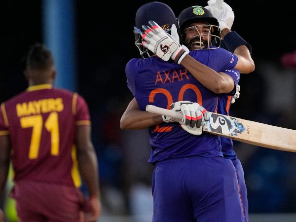 3 ಎಸೆತಗಳಲ್ಲಿ 6 ರನ್ ಅಗತ್ಯವಿದ್ದಾಗ ಅಕ್ಷರ್ ಪಟೇಲ್ ಸಿಕ್ಸರ್