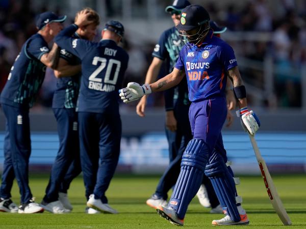 ವಿರಾಟ್ ಕೊಹ್ಲಿ 261 ಏಕದಿನ ಪಂದ್ಯಗಳಿಂದ 12,327 ರನ್