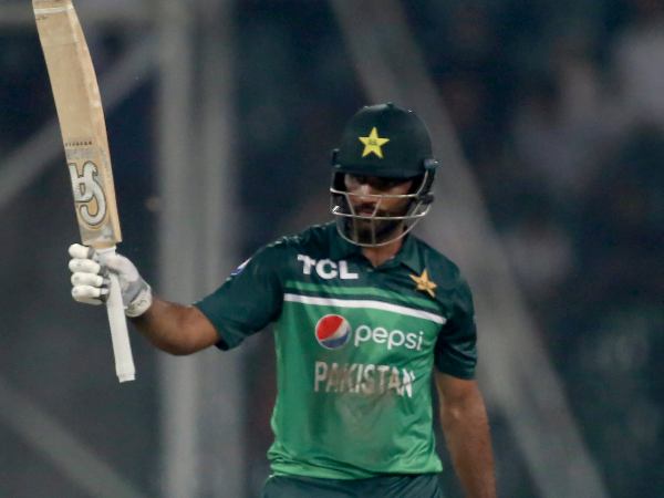 ಆಕರ್ಷಕವಾಗಿ ಬ್ಯಾಟ್ ಬೀಸಿದ ಬಾಬರ್ ಅಜಂ