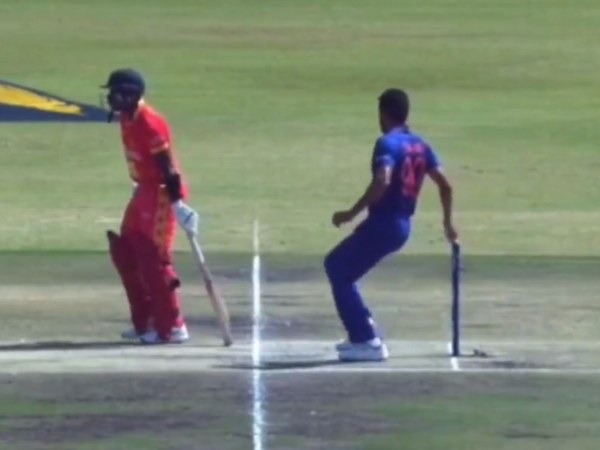 ಕ್ರೀಸ್‌ನ ಹೊರಗೆ ಇರುವಾಗ ರನ್ ಔಟ್ ಮಾಡುವುದು