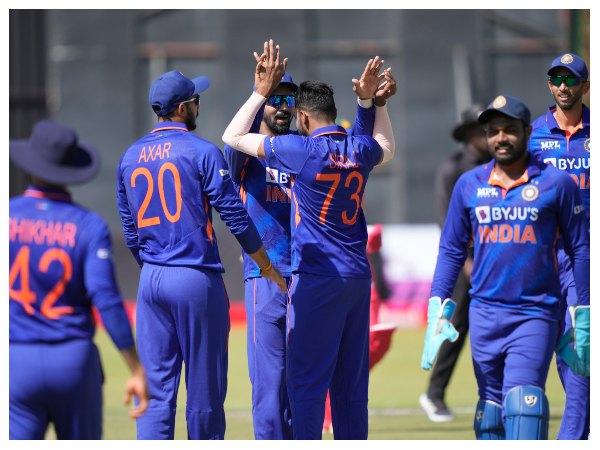 ಆಡುವ ಬಳಗ ಹೀಗಿದೆ