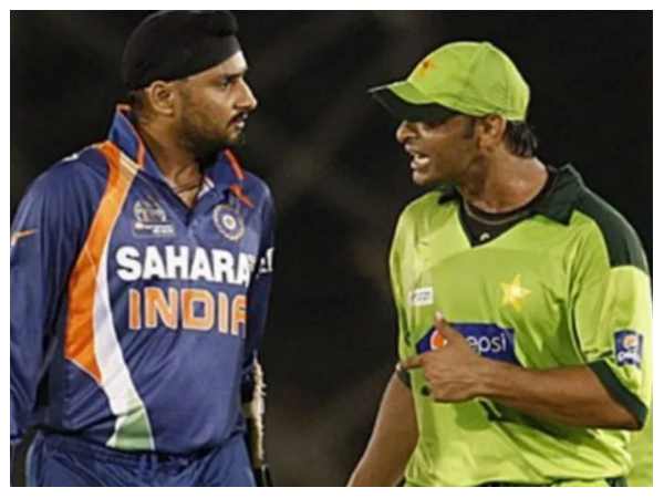 ಹರ್ಭಜನ್ ಸಿಂಗ್ vs ಶೋಯೆಬ್ ಅಖ್ತರ್ (2010)