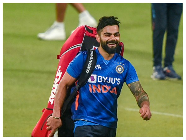 100ನೇ ಟಿ20 ಪಂದ್ಯವನ್ನಾಡುತ್ತಿರುವ ಕೊಹ್ಲಿ 100ನೇ ಟಿ20 ಪಂದ್ಯವನ್ನಾಡುತ್ತಿರುವ ಕೊಹ್ಲಿ