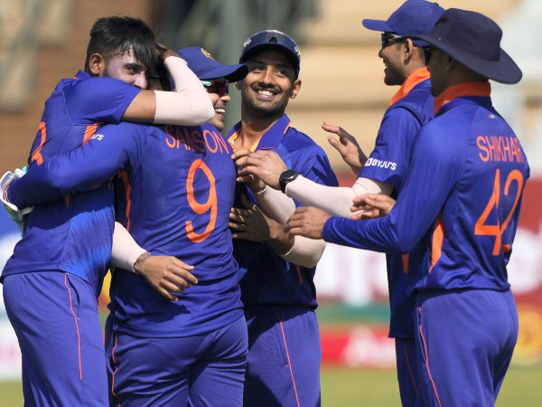 10 ಏಕದಿನ ಪಂದ್ಯಗಳಲ್ಲಿ 13 ವಿಕೆಟ್ ಪಡೆದಿರುವ ಸಿರಾಜ್