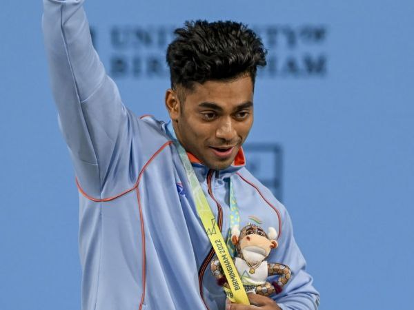 ಅಚಿಂತಾ ಶೆಯುಲಿ ಸಾಧನೆ