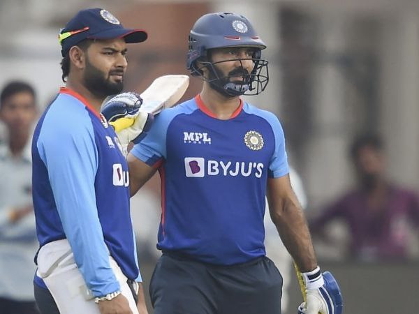 ದಿನೇಶ್ ಕಾರ್ತಿಕ್ಗೆ ಅವಕಾಶ ಸಿಕ್ಕರೆ ಈ ಇಬ್ಬರು ಮನೆಗೆ ದಿನೇಶ್ ಕಾರ್ತಿಕ್ಗೆ ಅವಕಾಶ ಸಿಕ್ಕರೆ ಈ ಇಬ್ಬರು ಮನೆಗೆ