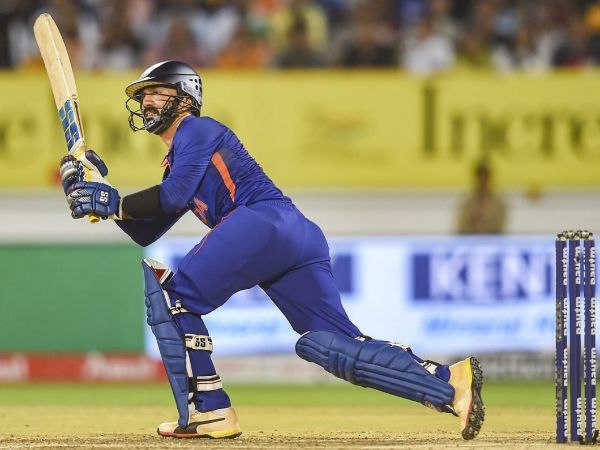 ದಿನೇಶ್ ಕಾರ್ತಿಕ್ ಬೆಂಚ್ ಕಾಯ್ತಾರಾ?