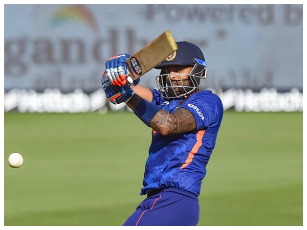 ಅಗ್ರಸ್ಥಾನದ ಮೇಲೆ ಸೂರ್ಯ ಕಣ್ಣು