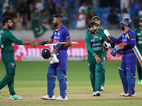 ಪಾಕಿಸ್ತಾನದ ಮಧ್ಯಮ ಕ್ರಮಾಂಕವನ್ನು ಮುರಿದ ಹಾರ್ದಿಕ್ ಪಾಂಡ್ಯ