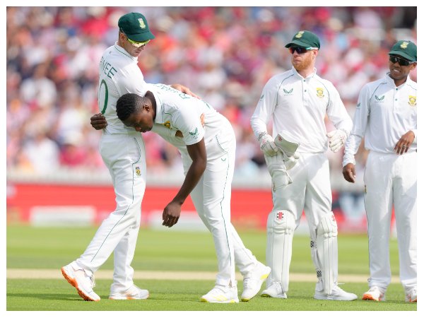 ಇತ್ತಂಡಗಳ ಆಡುವ ಬಳಗ