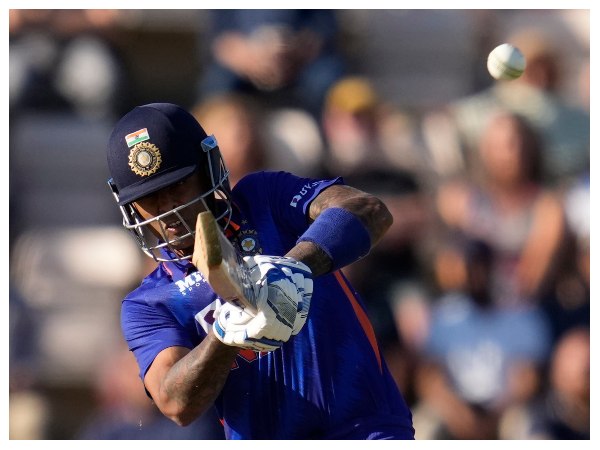 ಚುಟುಕು ಕ್ರಿಕೆಟ್‌ನಲ್ಲಿ ಶತಕ ಬಾರಿಸಿರುವ ಆಟಗಾರ