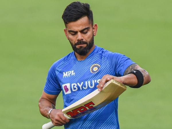 ಕೊಹ್ಲಿ ತಮ್ಮ ತಲೆಯಲ್ಲಿ ದೊಡ್ಡ ಒತ್ತಡವನ್ನಿಟ್ಟುಕೊಂಡು ಆಡುತ್ತಿದ್ದಾರೆ