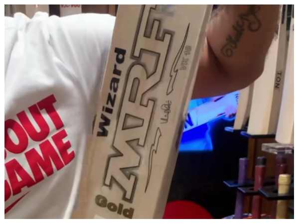 ಕೊಹ್ಲಿ ವಿಶೇಷ ವಿಝಾರ್ಡ್ ಬ್ಯಾಟ್‌ನ ಬೆಲೆ ಎಷ್ಟು?