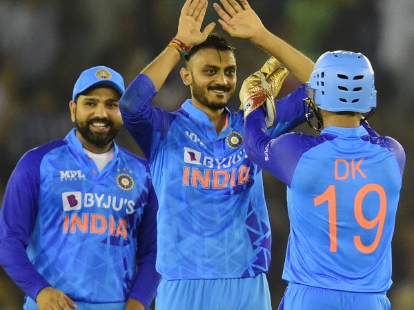 ಡಿಕೆ ಬದಲಿಗೆ ಅಕ್ಷರ್ ಪಟೇಲ್‌ಗೆ ಬ್ಯಾಟಿಂಗ್ ಸರಿಯಲ್ಲ