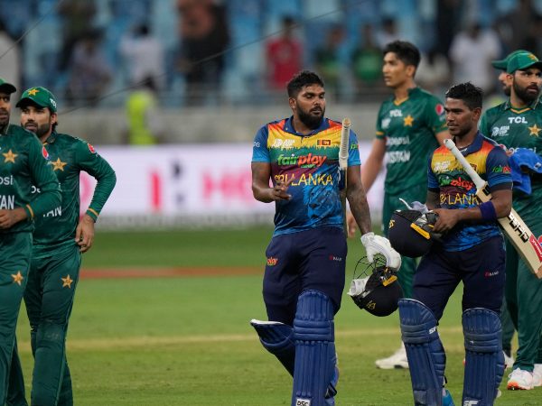 ಕೊನೆಯ ಓವರ್‌ನಲ್ಲಿ ಮೂರು ವಿಕೆಟ್‌ ಪಡೆದ ಹಸರಂಗ