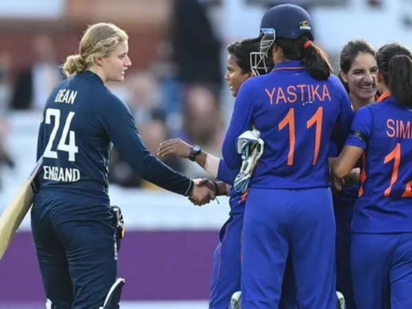 ಔಟ್ ಆಗುತ್ತಿದ್ದಂತೆ ಚಾರ್ಲಿ ಡೀನ್ ಕಣ್ಣೀರು ಔಟ್ ಆಗುತ್ತಿದ್ದಂತೆ ಚಾರ್ಲಿ ಡೀನ್ ಕಣ್ಣೀರು