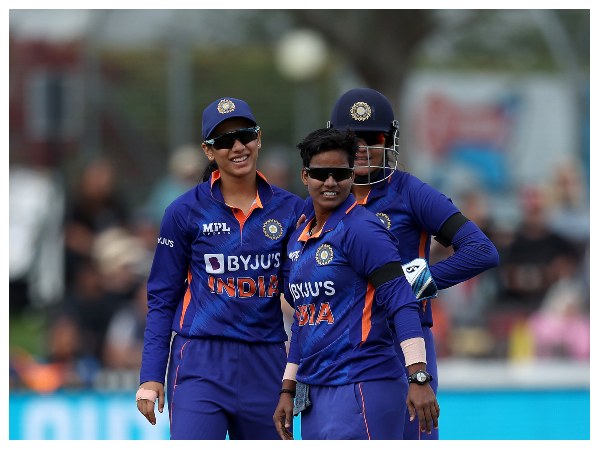 ಆರಂಭದಿಂದಲೇ ಮುಗ್ಗರಿಸಿದ ಇಂಗ್ಲೆಂಡ್