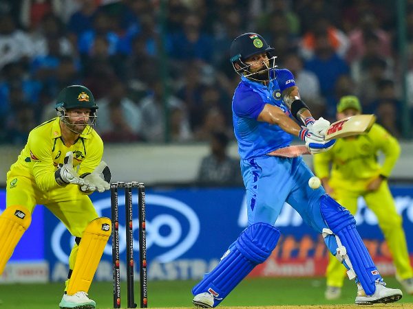 33ನೇ ಅರ್ಧಶತಕ ದಾಖಲಿಸಿದ ವಿರಾಟ್ ಕೊಹ್ಲಿ