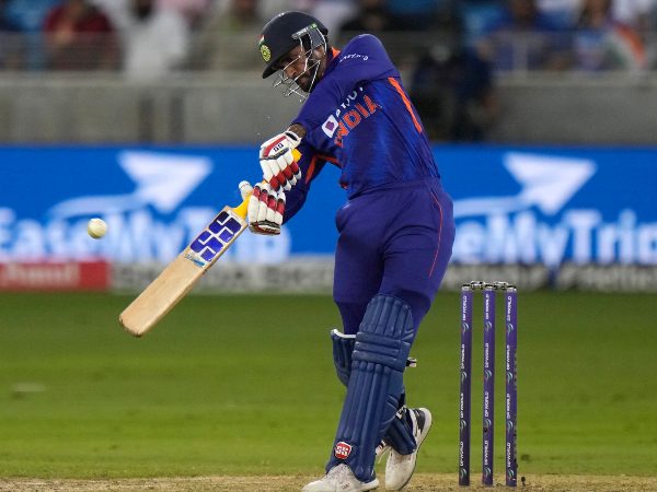 ದಿನೇಶ್ ಕಾರ್ತಿಕ್ ಅವರನ್ನು ದೀಪಕ್ ಹೂಡಾಗಾಗಿ ಕೈಬಿಡಲಾಯಿತು