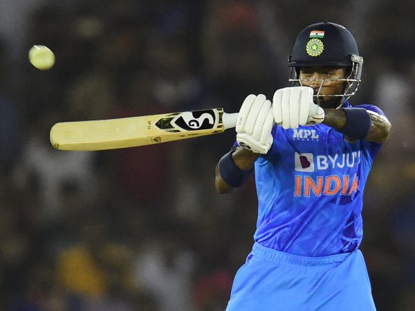 30 ಎಸೆತಗಳಲ್ಲಿ ಔಟಾಗದೆ 71 ರನ್ ಗಳಿಸಿ ಪಾಂಡ್ಯ