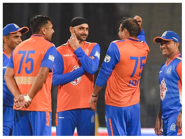 ಆರು ತಾಣಗಳಲ್ಲಿ ಪಂದ್ಯ