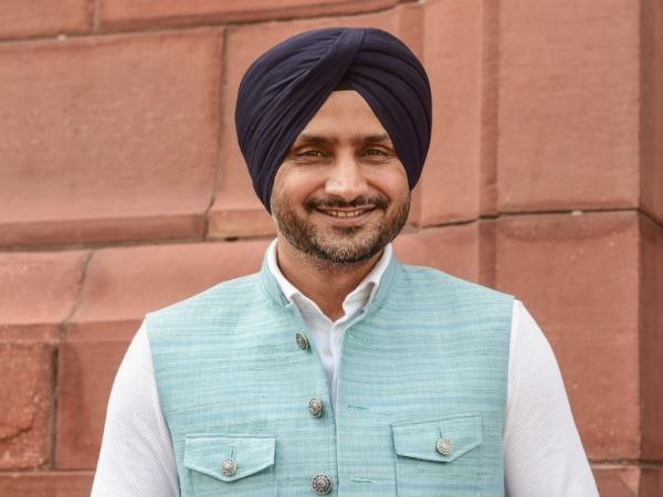 ಅರ್ಷ್‌ದೀಪ್ ಸಿಂಗ್ ಪರ ಬ್ಯಾಟ್ ಬೀಸಿದ ಮಾಜಿ ಕ್ರಿಕೆಟಿಗರು