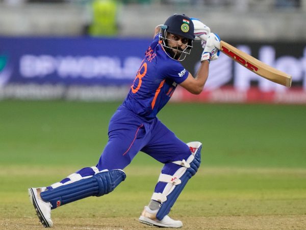 ವಿರಾಟ್ ಕೊಹ್ಲಿ ಅದ್ಭುತ ಬ್ಯಾಟಿಂಗ್‌ನೊಂದಿಗೆ ಭಾರತ ಬೃಹತ್ ಮೊತ್ತ