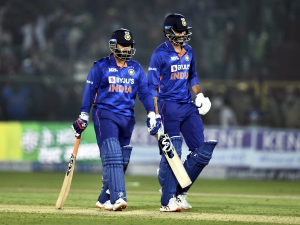 ಅಕ್ಷರ್ ಪಟೇಲ್ ಅಥವಾ ರಿಷಭ್ ಪಂತ್ ನಡುವೆ ಆಯ್ಕೆ ಯಾರು?