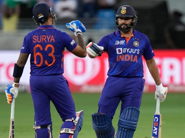 ರೋಹಿತ್ ಶರ್ಮಾ 31 ಪಂದ್ಯಗಳಲ್ಲಿ 1016 ರನ್