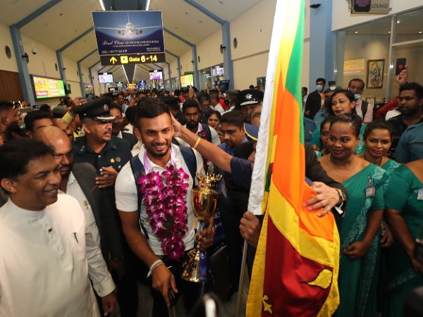 ಅಭಿಮಾನಿಗಳಿಗೆ ಕೃತಜ್ಞತೆ ಸಲ್ಲಿಸಿದ ಆಟಗಾರರು