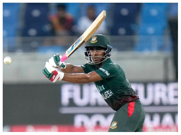 ರೋಚಕ ಸೆಣೆಸಾಟ ನಡೆಸಿದ ಲಂಕಾ