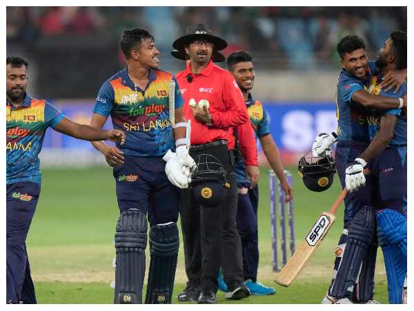 2 ವಿಕೆಟ್‌ಗಳ ರೋಚಕ ಗೆಲುವು ದಾಖಲಿಸಿದ ಶ್ರೀಲಂಕಾ