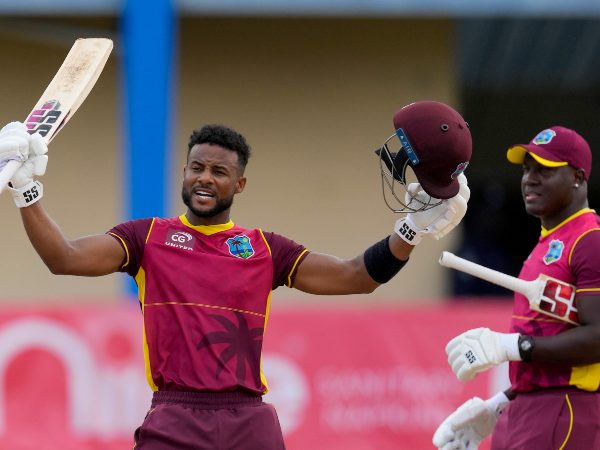 ವೆಸ್ಟ್ ಇಂಡೀಸ್ ಮತ್ತು ಜಿಂಬಾಬ್ವೆ ತಂಡಗಳು