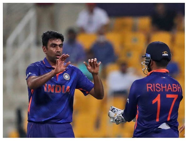 ವಿಕೆಟ್ ಕೀಪರ್ ಬ್ಯಾಟರ್ ದಿನೇಶ್ ಕಾರ್ತಿಕ್ ವಿಕೆಟ್ ಕೀಪರ್ ಬ್ಯಾಟರ್ ದಿನೇಶ್ ಕಾರ್ತಿಕ್