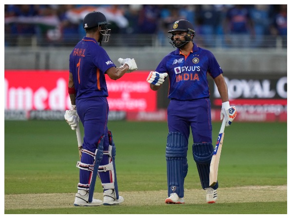 ಆಡುವ ಬಳಗ ಹೀಗಿದೆ