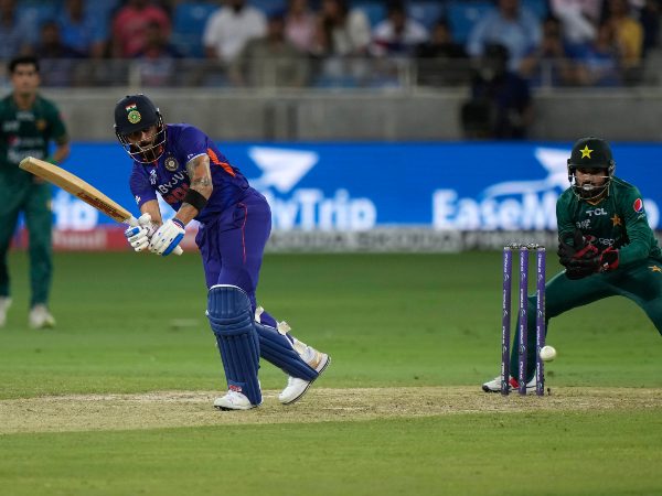 ಒಂದು ಎಸೆತ ಬಾಕಿ ಇರುವಂತೆಯೇ ಅಂತಿಮ ಗುರಿ ತಲುಪಿದ ಪಾಕ್