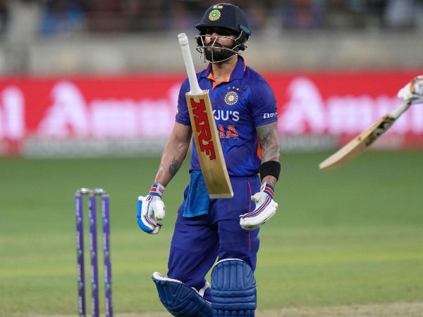 ಸತತ ಎರಡನೇ ಅರ್ಧಶತಕವನ್ನು ದಾಖಲಿಸಿದ ಕೊಹ್ಲಿ