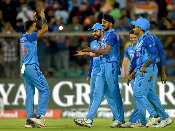 32 ರನ್‌ಗಳನ್ನು ನೀಡಿ ಮೂರು ವಿಕೆಟ್‌ ಪಡೆದ ಅರ್ಶ್‌ದೀಪ್