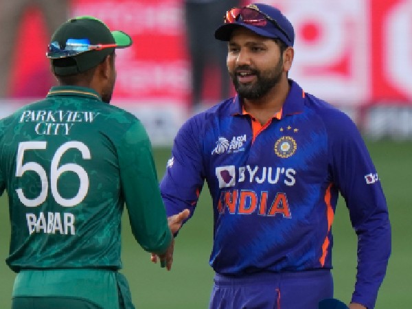 T20 World Cup: Pakistan Skipper Babar Azam Meets Sunil Gavaskar And Get Autograph 