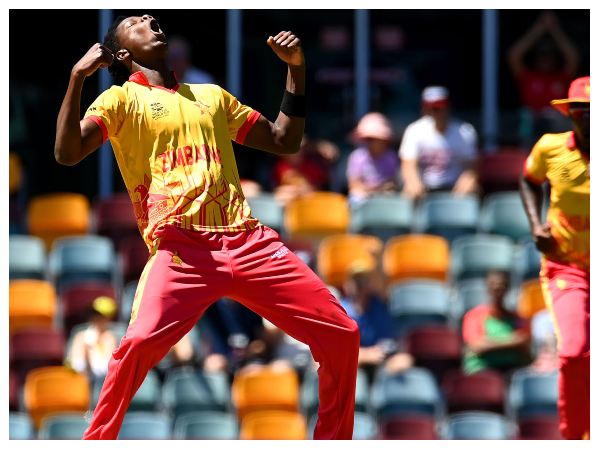 ಇತ್ತಂಡಗಳ ಆಡುವ ಬಳಗ