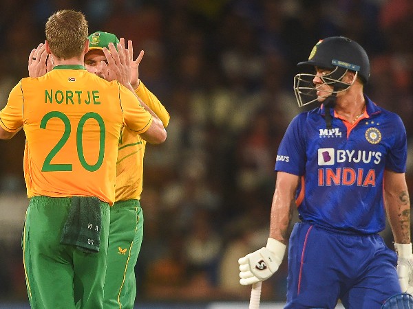 ವೇಗದ ಬೌಲರ್ ಅನ್ರಿಚ್ ನೋಕಿಯಾ 