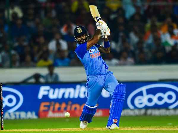 ವಿರಾಟ್ ಕೊಹ್ಲಿಗಿಂತ ಸೂರ್ಯಕುಮಾರ್ ಯಾದವ್ ಅತ್ಯುತ್ತಮ ಬ್ಯಾಟ್ಸ್‌ಮನ್ 