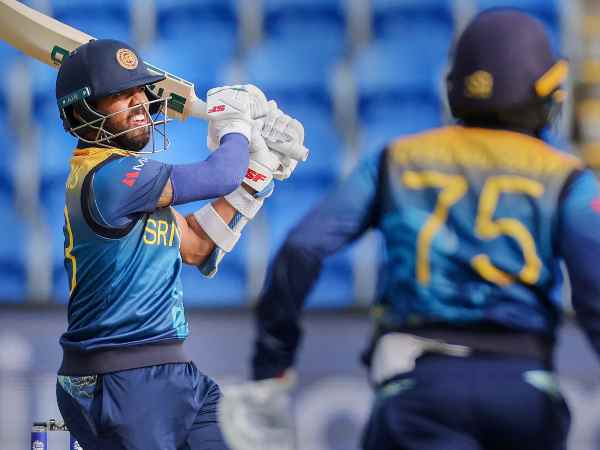 ಶ್ರೀಲಂಕಾ 102 ರನ್ಗಳಿಗೆ ಆಲೌಟ್ ಶ್ರೀಲಂಕಾ 102 ರನ್ಗಳಿಗೆ ಆಲೌಟ್