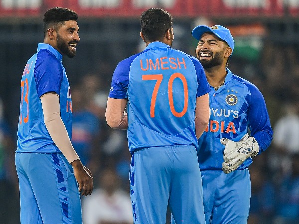 ಹೆಚ್ಚಿನ ರನ್ ಬಿಟ್ಟುಕೊಡುತ್ತಿದ್ದಾರೆ