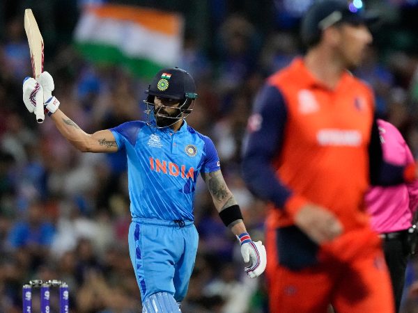 ವಿರಾಟ್ ಕೊಹ್ಲಿ 44 ಎಸೆತಗಳಲ್ಲಿ ಔಟಾಗದೆ 62 ರನ್ 