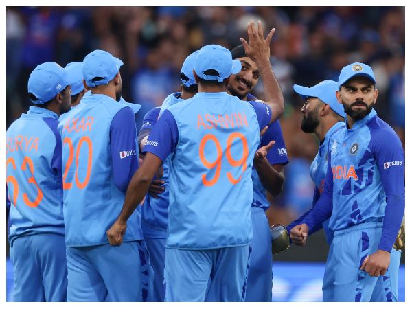 ಇತ್ತಂಡಗಳ ಆಡುವ ಬಳಗ