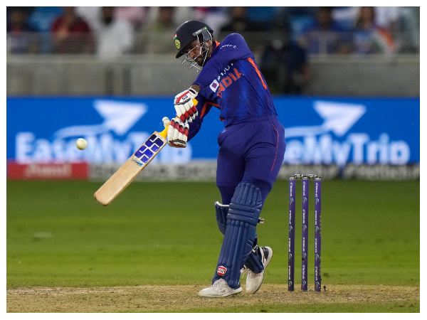 ಕಠಿಣ ಅಭ್ಯಾಸದಲ್ಲಿ ತೊಡಗಿದ ಇತ್ತಂಡಗಳ ಆಟಗಾರರು