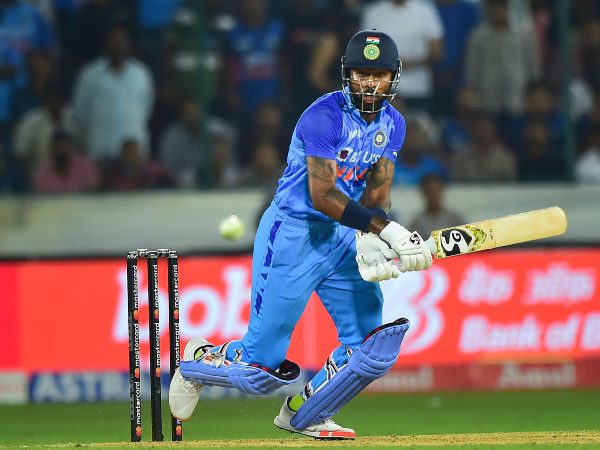 ಆಲ್‌ರೌಂಡರ್ಸ್: ಹಾರ್ದಿಕ್ ಪಾಂಡ್ಯ, ಅಕ್ಷರ್ ಪಟೇಲ್