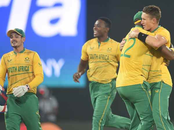 ರೋಹಿತ್ ಶರ್ಮಾ ಮತ್ತು ಸೂರ್ಯಕುಮಾರ್ ಯಾದವ್ ಕೂಡ ಅರ್ಧಶತಕ ರೋಹಿತ್ ಶರ್ಮಾ ಮತ್ತು ಸೂರ್ಯಕುಮಾರ್ ಯಾದವ್ ಕೂಡ ಅರ್ಧಶತಕ