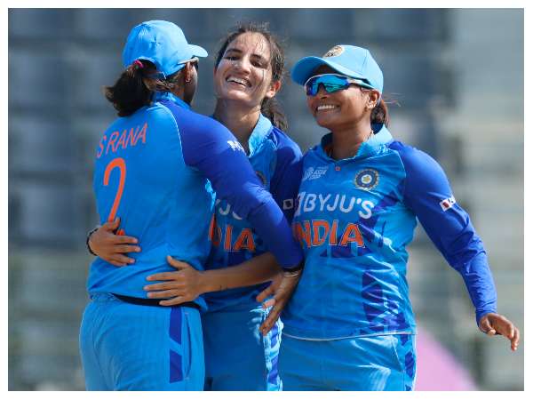 ಶ್ರೀಲಂಕಾ ವನಿತೆಯರ ಎಡವಟ್ಟು, 65 ರನ್‌ಗೆ ಕುಸಿದ ಲಂಕಾ!